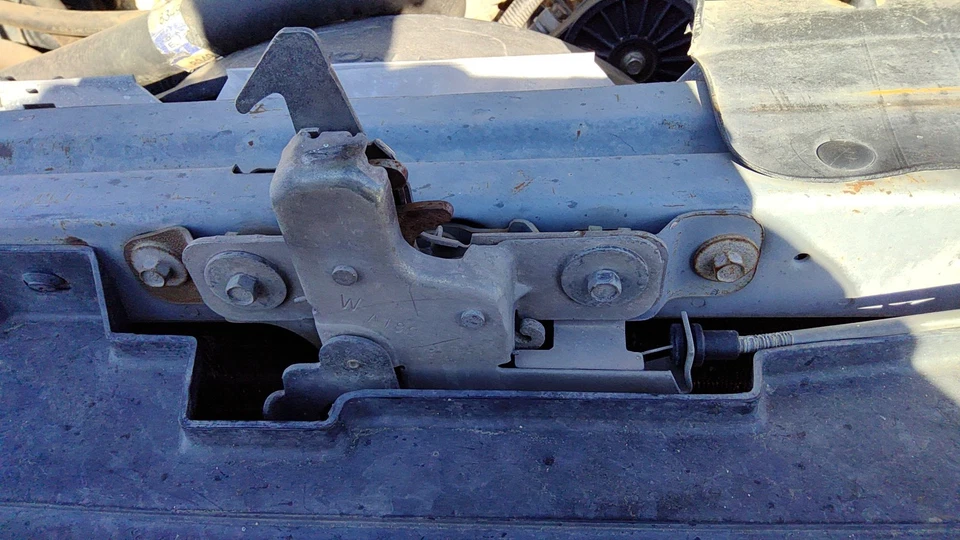 1987-1991 Ford F150 Hood Latch Assembly With Bracket Oem - Image 3 of 3
