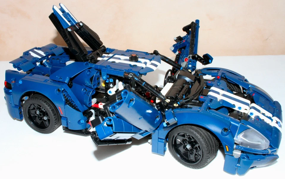 LEGO Technic 42154 2022 Ford GT, photo 2 of 5
