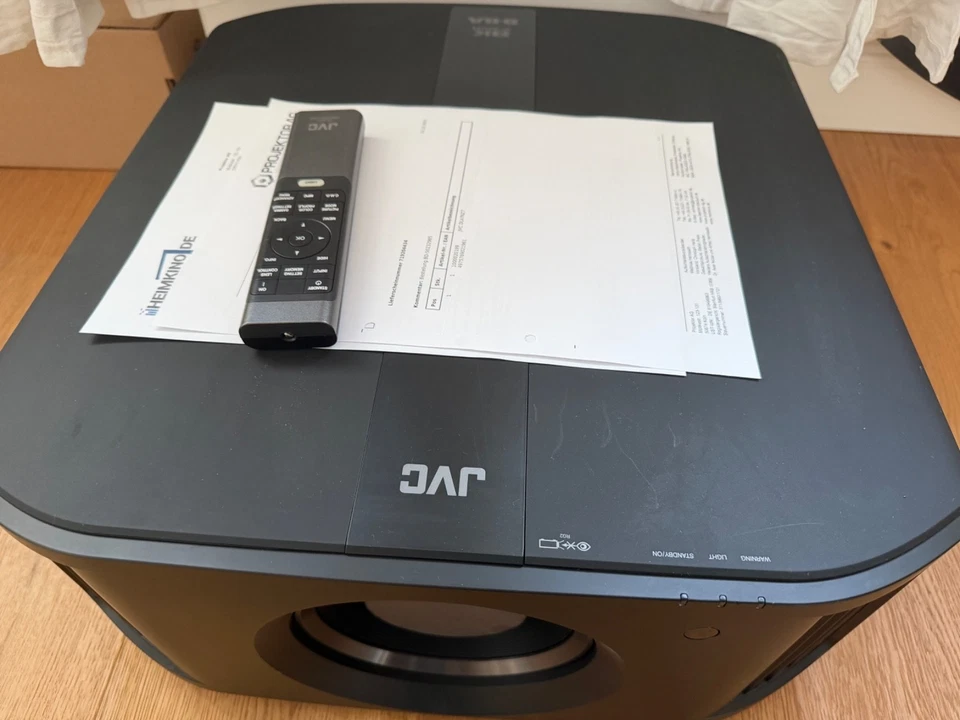 JVC DLA-NZ7BE 4K Laserprojektor Heimkino-Beamer D-ILA 8K e-shiftX 4K/120Hz 3250h - Bild 2 von 4