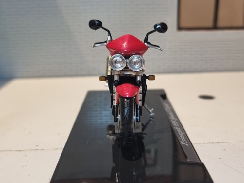 Triumph 955 Speed Triple Red Motorbike Superbike 1:24 Diecast Scale Model Atlas - Picture 4 of 9