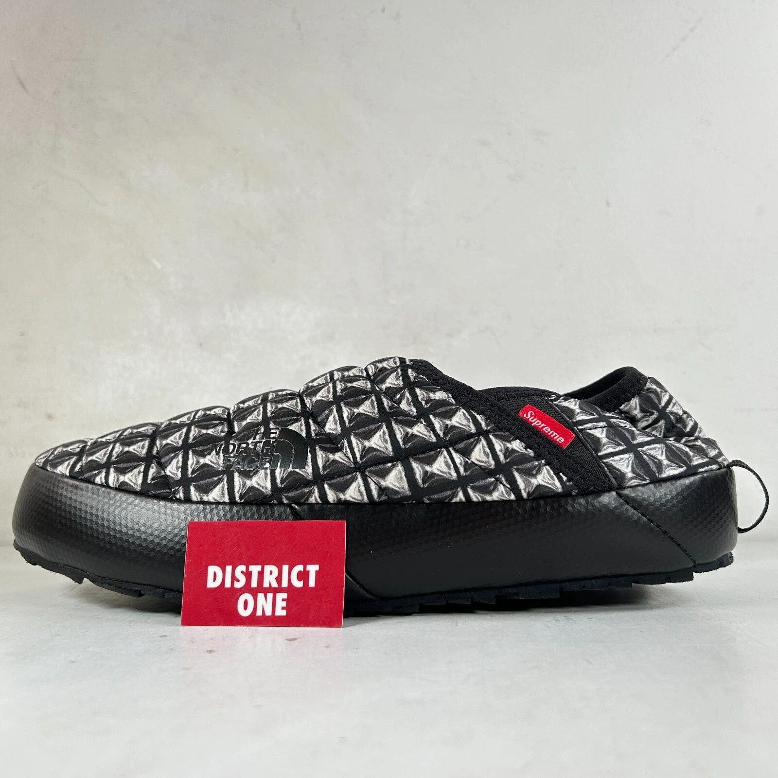 Supreme x The North Face Traction Mule noir imprimé clouté taille 8 NF0A5IR226D