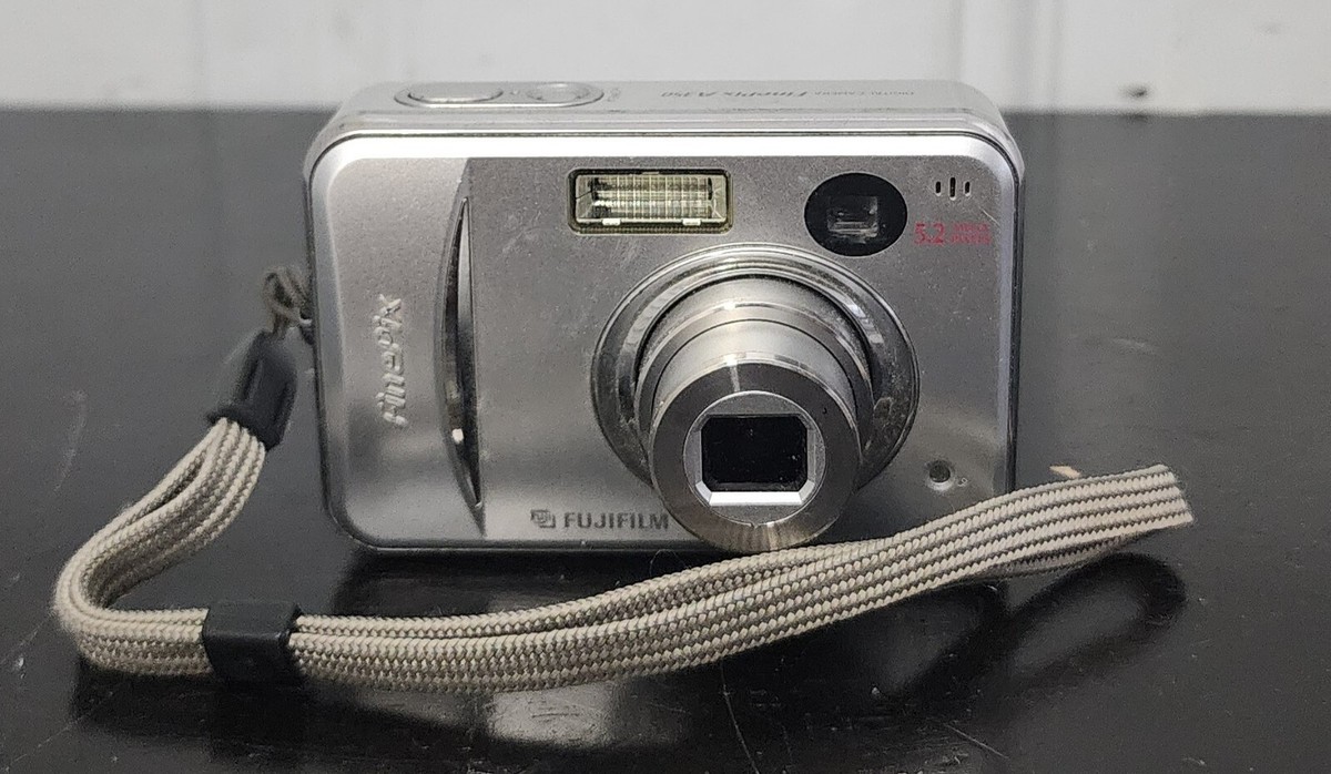 FUJIFILM FinePix A350 5.2MP Silver Compact Digital Camera FUJIFILM FinePix A350 5.2MP Silver Compact Digital Camera