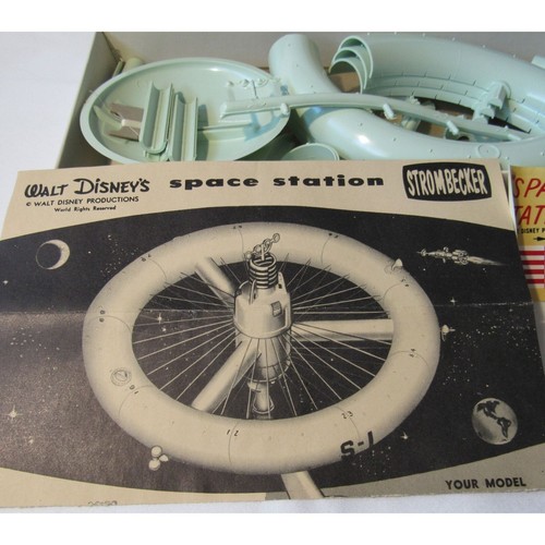 Vintage 1958 Walt Disneys Space Station Strombecker Model Kit D32 100 - Picture 3 of 8