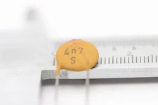 CERAMIC CAPACITOR PIHER 4.7nF 1000V 1KV NOS 5PC. CA73U986CA75U500F261120