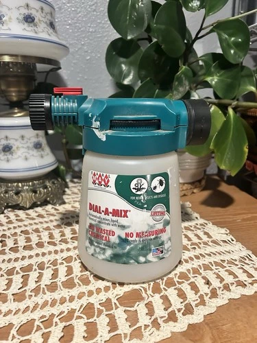 Vintage  Earl May Dial N Spray End Plastic Sprayer 2002 Lawn Garden EMPTY