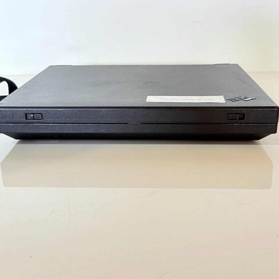 IBM ThinkPad 390E Pentium II 4GB HDD 128 Mb RAM 331 Hz Windows XP Pro Foto 4 de 4