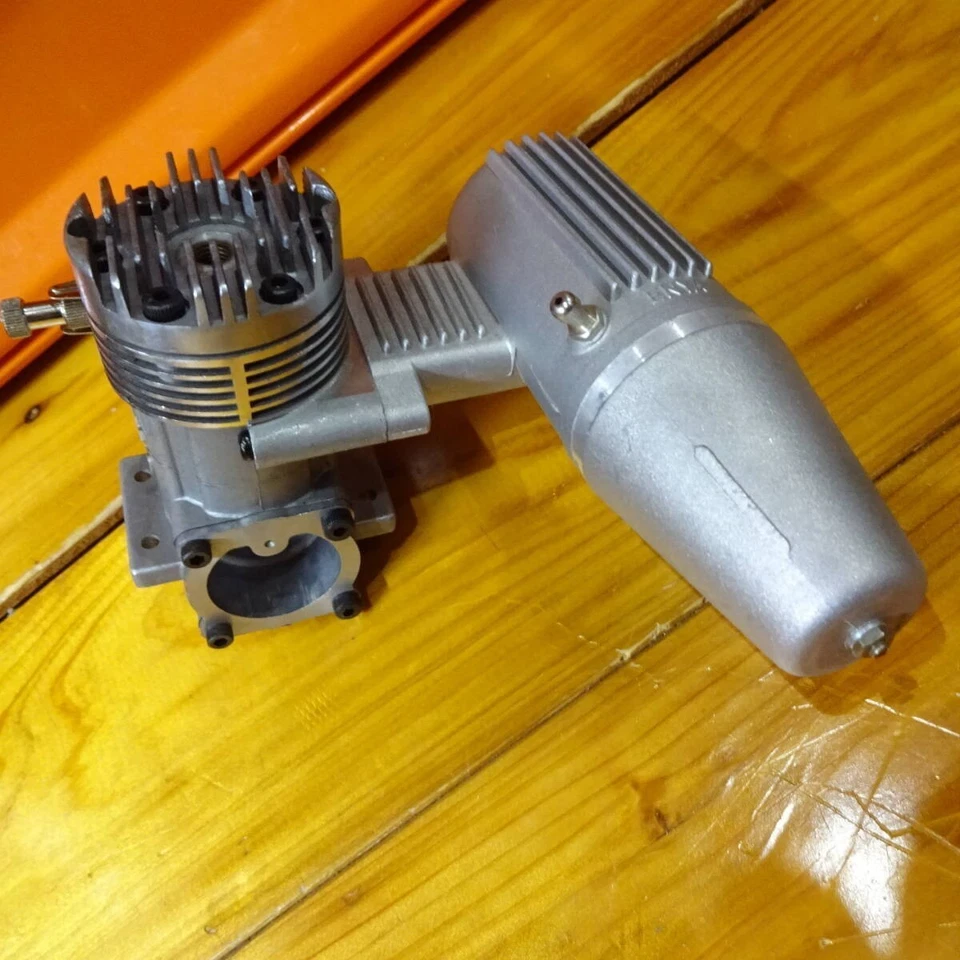 ENYA 40CX 6.49cc 2-stroke glow engine with muffler for R/C airplane Excellent - Image 4 of 4