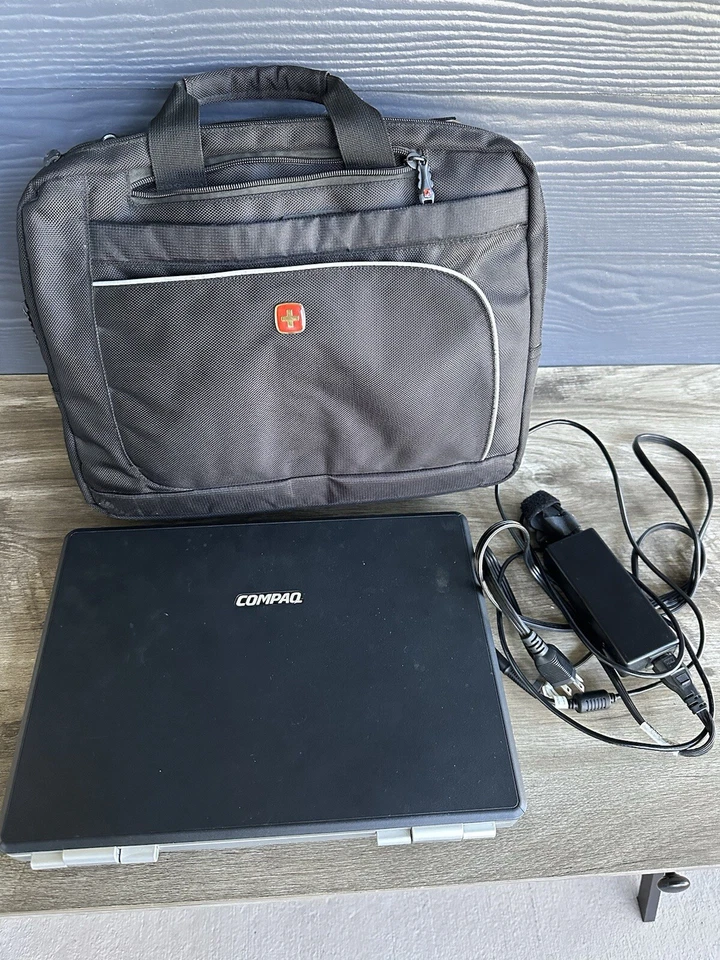 Netbook Presario V5000 Compaq com estojo de viagem e carregador OEM - Imagem 4 de 4
