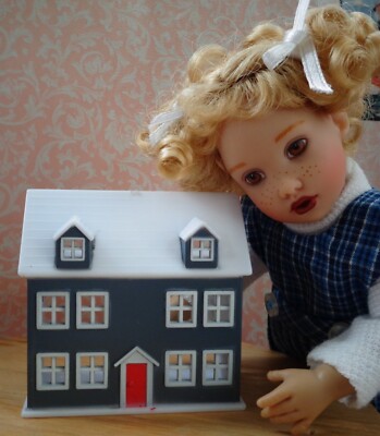 Miniature plastic dollhouse for Riley Kish, Ginny, Betsy, 7-8'' dolls Diorama