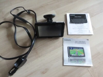 Garmin nüvi 1390 Auto-Navigationsgerät + umfangreiches Zubehörpaket - Bild 1 von 4