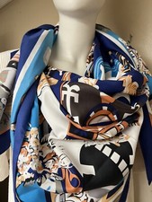 NWOT SQUARE TRIBAL PATTERNED SCARF- J22 L