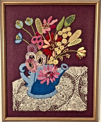 美品✨AMERI MEDI VINTAGE FLOWER EMBROIDERY Vintage Framed Multicolored Flower Embroidery Oval Shaped