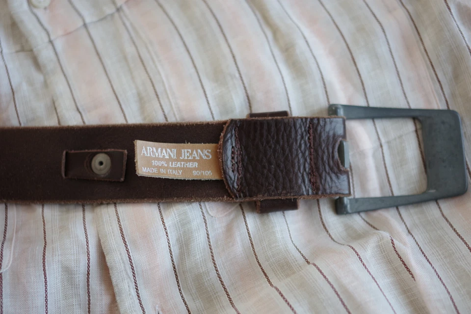Cinto de couro vintage Armani Jeans marrom chocolate Tamanho: 90/105 L 40" W 1,5" - Imagem 2 de 4