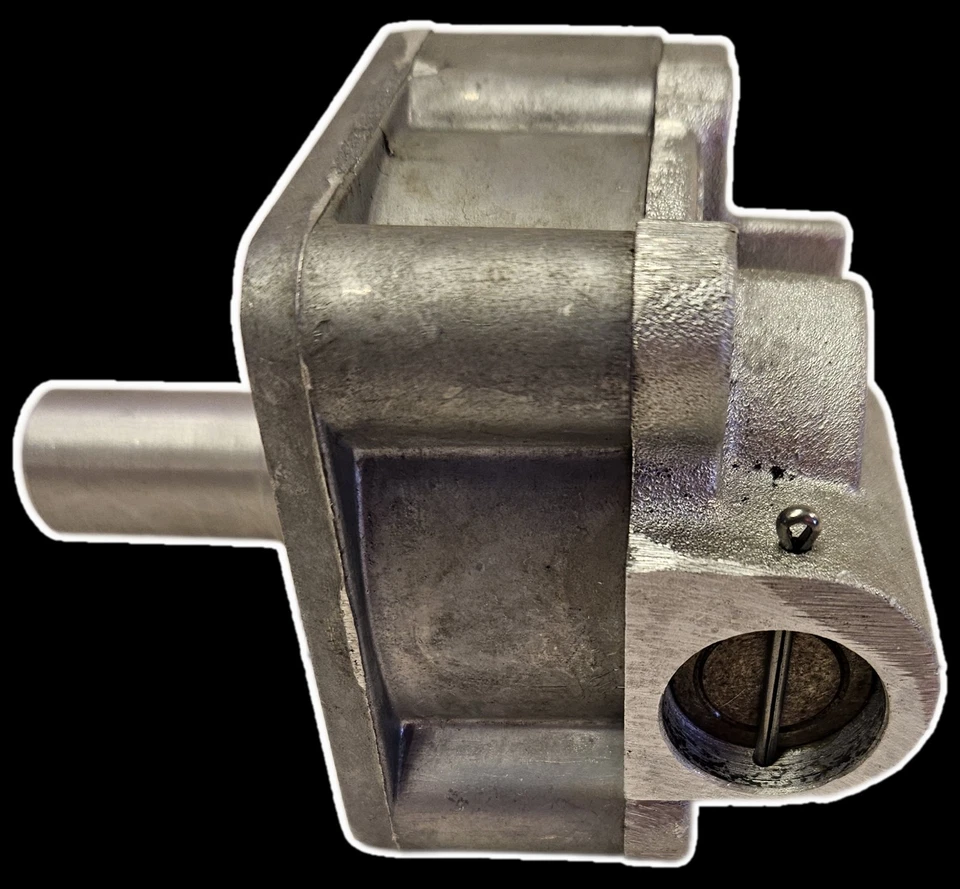 Triumph TR7 Oil Pump - Image 3 of 4