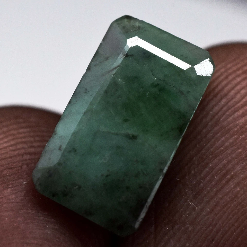 2.90ct 12.05x6.96mm Radiant Cut Natural Green Emerald Treated Gemstone, Zambia - Image 2 of 4