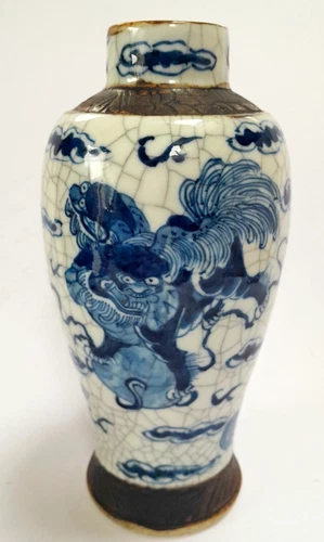 ANITIQUE  LATE 19th CENTURY CHINESE BLUE & WHITE DOG OF FOO CRACKLE VASE 8.25 "