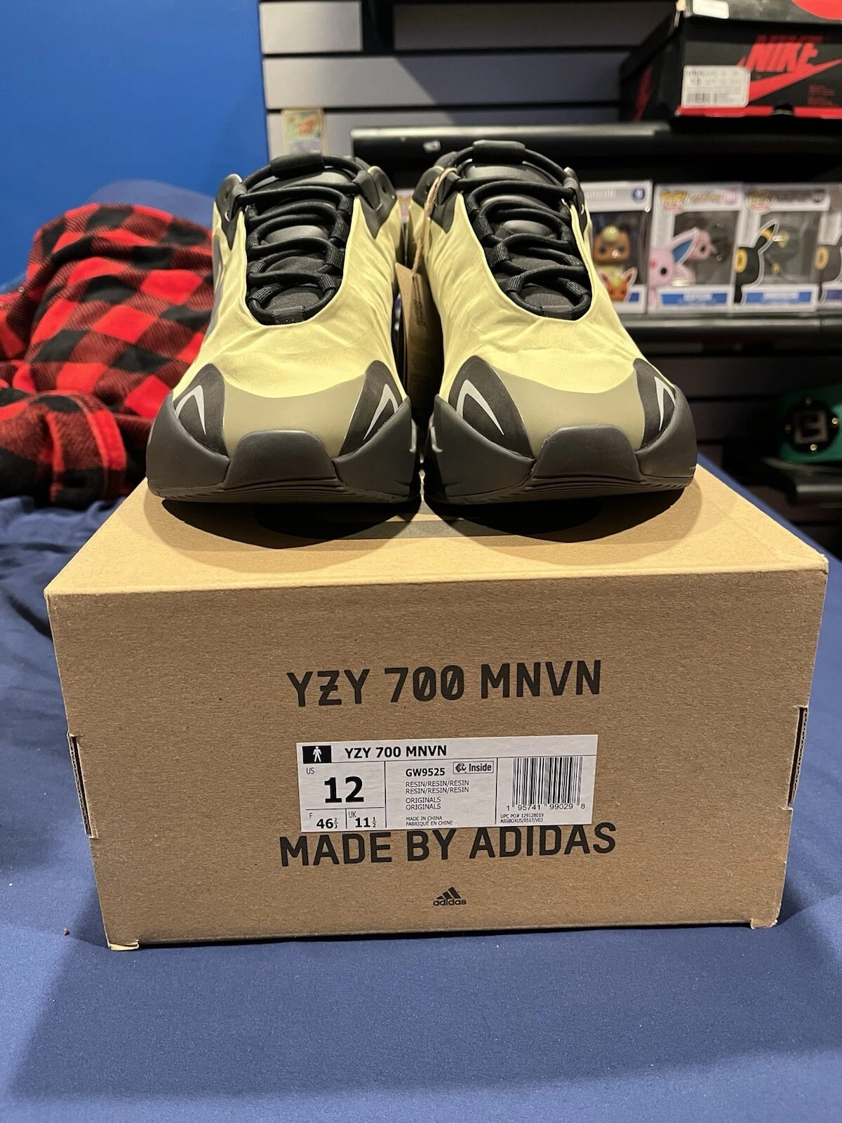 Adidas Yeezy Boost 700 MNVN resina taglia 12 GW9525 verde nero grigio OG basse