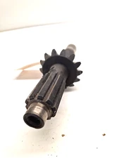 USED DRIVE PAD BEVAL PINION SHAFT FOR JOHN DEERE B TRACTORS B1752R