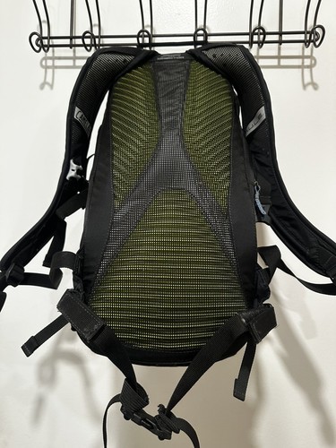 Used Camelbak Black Mule 15L Hiking and Biking Backpack - Picture 5 of 9