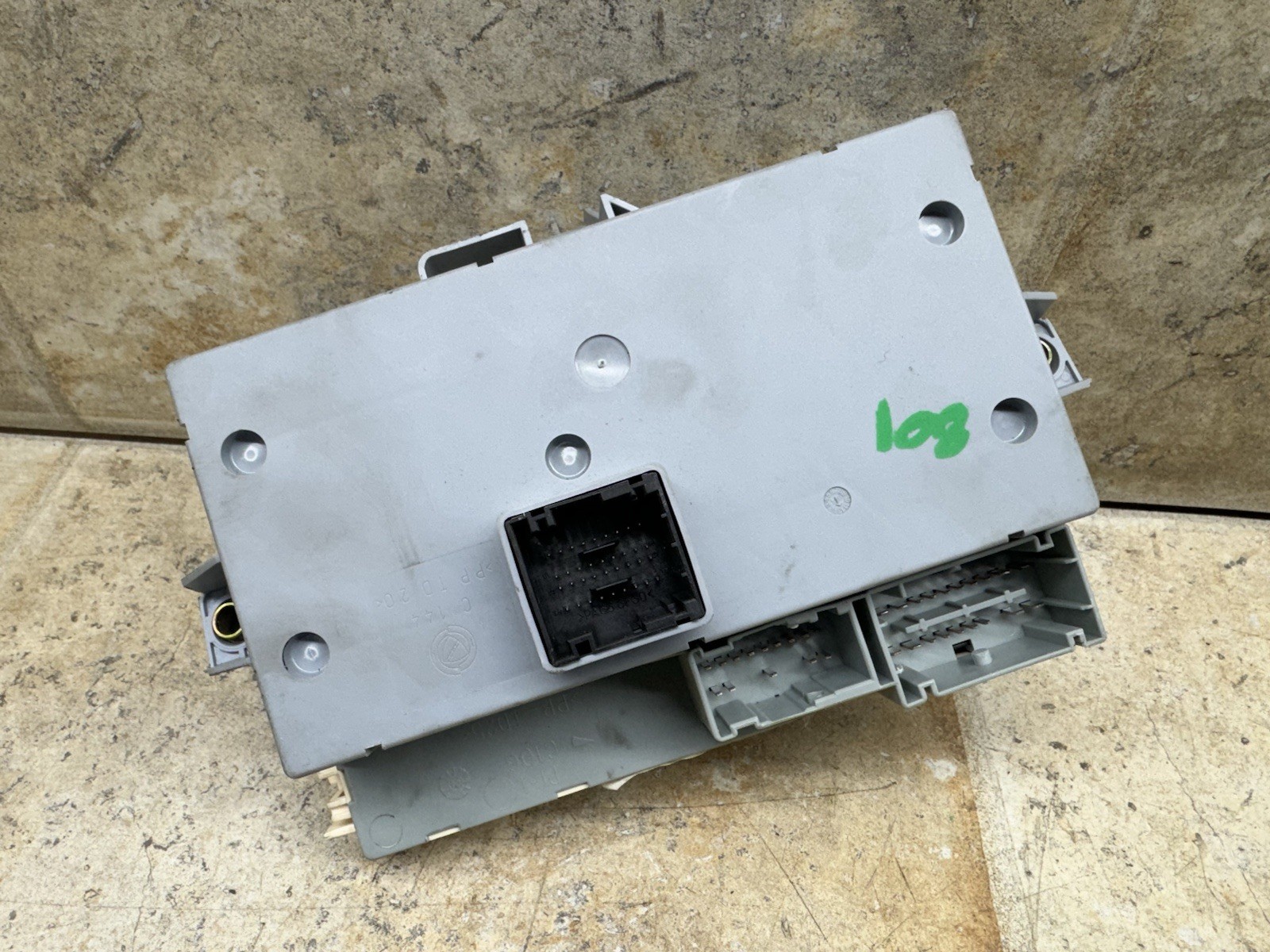 15K 2005 Maserati Quattroporte M139 BCM Body Control Module Fuse Box 209877 876