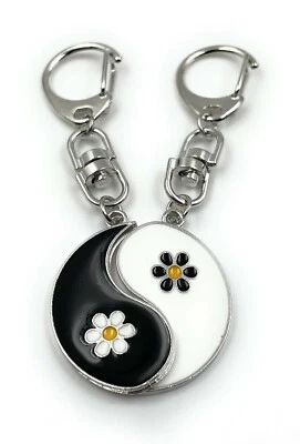 ONWOMANIA Ying Yang Blume Schlüsselanhänger Metall Glücksbringer Anhänger
