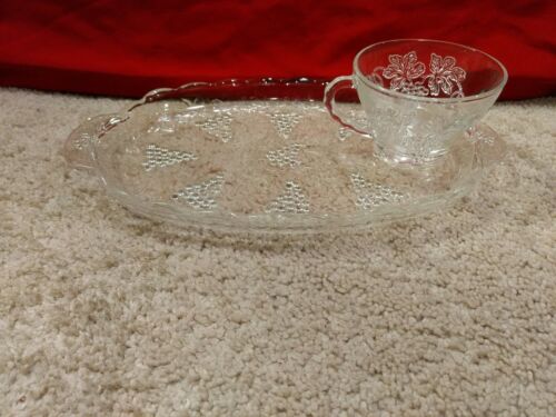 Lot (4) Clear Glass Tea Cup/Platter/Plates/Serving Trays/Set-Grapes/Maple/Leaves - Afbeelding 1 van 8