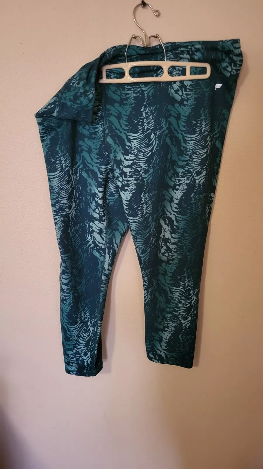fabletics hi-rise powerhold capri insea leggings
