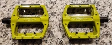 Wellgo B087 Pedals - Platform, Aluminum, 9/16" Green 