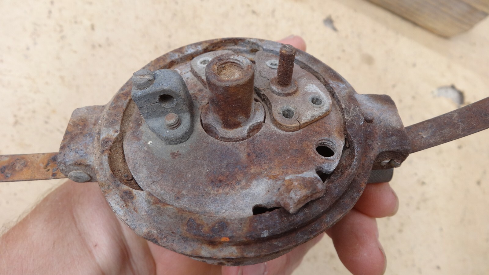 1932 Model B Ford DISTRIBUTOR BASE Original core 1933 1934 4 cylinder