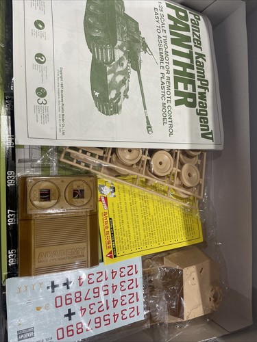 Academy German Medium Panther tank motorised wire control 1/25 Model Tank - Picture 2 of 7