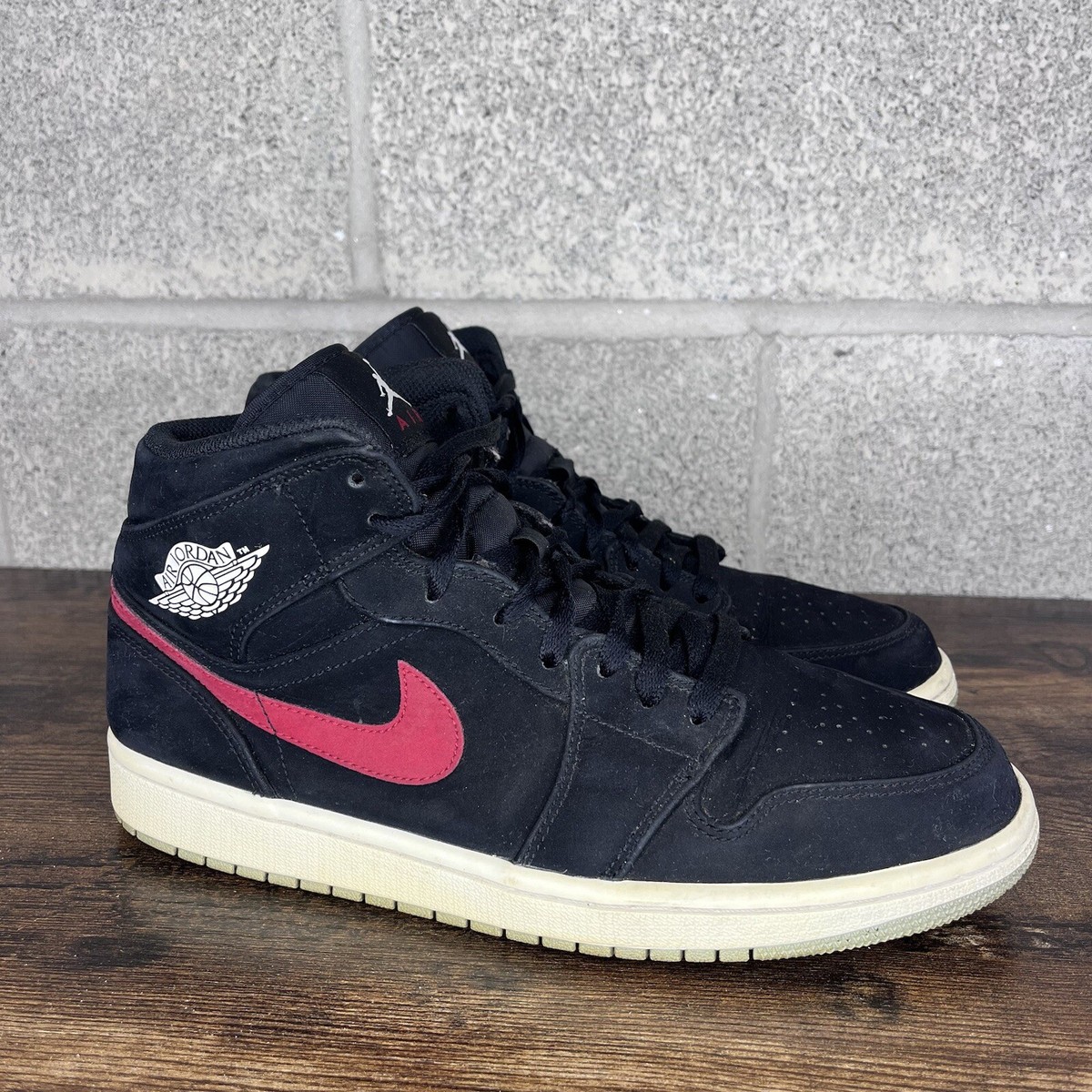 black jordan 1 white swoosh