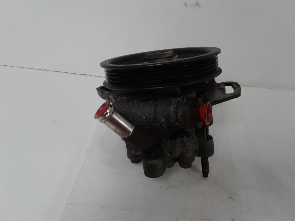 Bomba de dirección asistida usada se adapta a: Chrysler Sebring Sdn 2004 2,4 grado A Foto 2 de 4