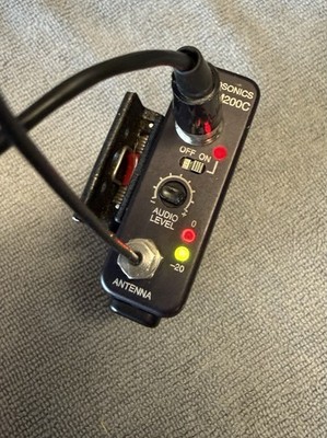 Lectrosonics UM200C Wireless UHF Transmitter Block 22, Unit Only, 563.2-588.7
