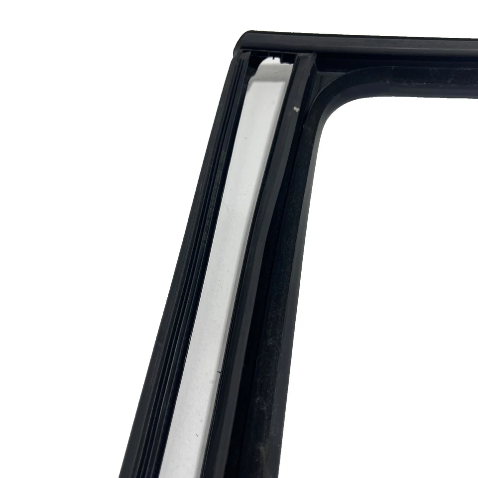 OEM VOLKSWAGEN JETTA 19-25 VENTANA TRASERA IZQUIERDA LADO DEL CONDUCTOR CRISTAL CANAL SELLADO Foto 2 de 4