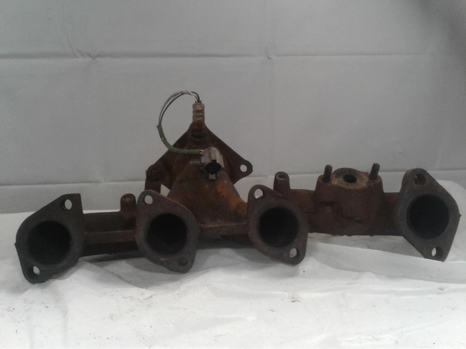 Colector de escape trasero derecho usado se adapta a: Chrysler Voyager 2000 6-181 3,0 L R. trasero Foto 3 de 4