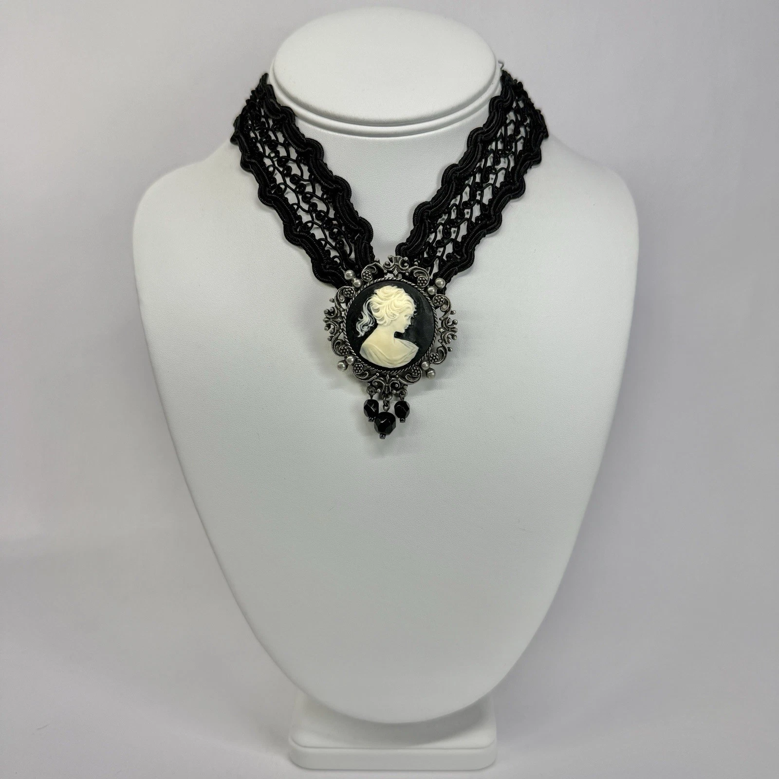 BEN AMUN Victorian Black Lace Gothic Choker Vintage Necklace Jewelry N529