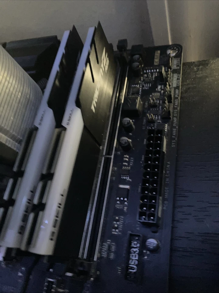 Intel i7-8700 + z390 pro WiFi + Trident z 4000mhz ddr4 ram. Foto 3 de 3