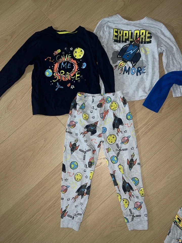 PRIMARK CARES Lote De 6 Ropa De Dormir Manga Larga Para Niños Tops/Fondos Espacio, Air Fire Foto 3 de 4