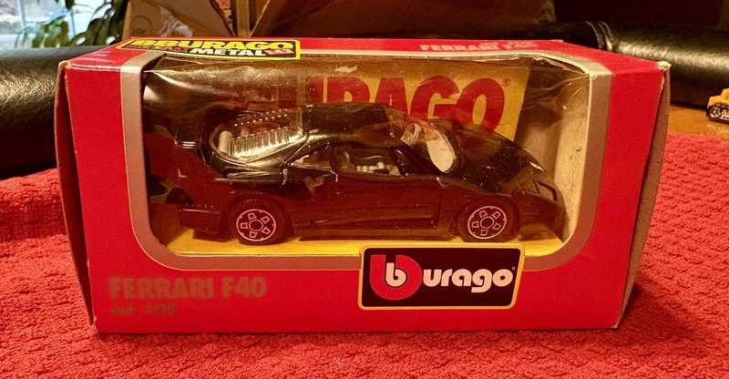 BBURAGO RETRO FERRARI F40 - BLACK - 1:43 SCALE MODEL CAR - 4108