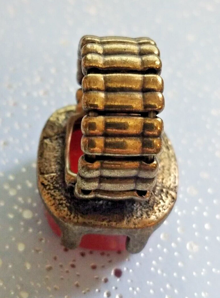 Vtg Brass Color Large Red Plastic Cabochon Stretch Ring Retro  Size 8 Costume - Image 4 of 4