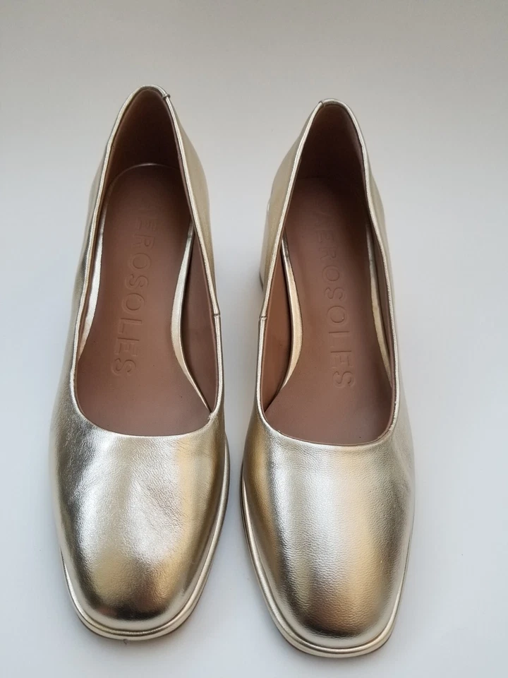 Bombas femininas de salto bloco de couro dourado Aerosoles Alae no tamanho 6,5M  - Imagem 2 de 4
