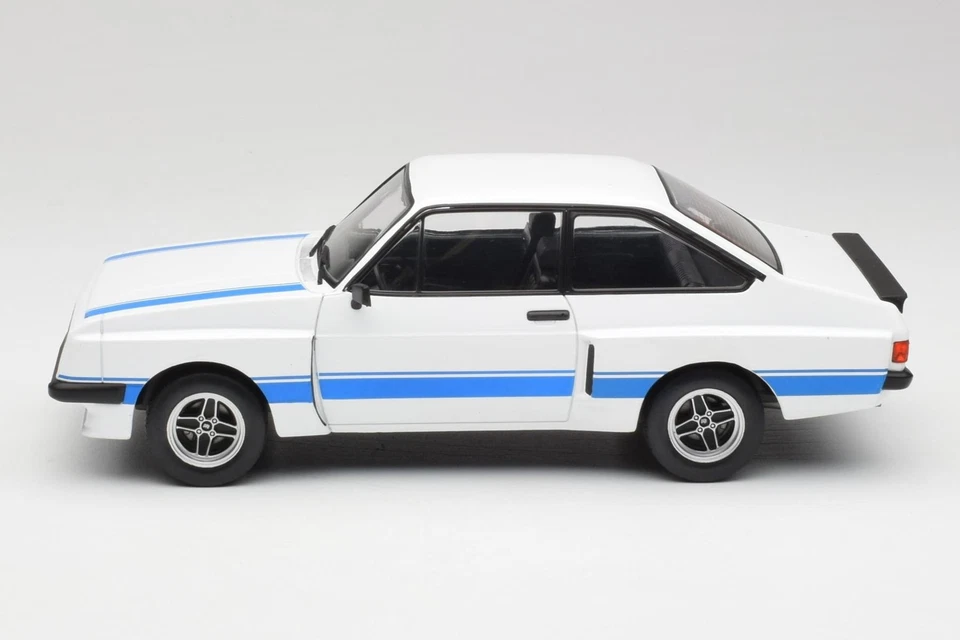 MCG18350 Ford Escort MK2 RS 2000 X-Pack Diamond White & Blue Stripe MCG 1/18 - Immagine 3 di 4