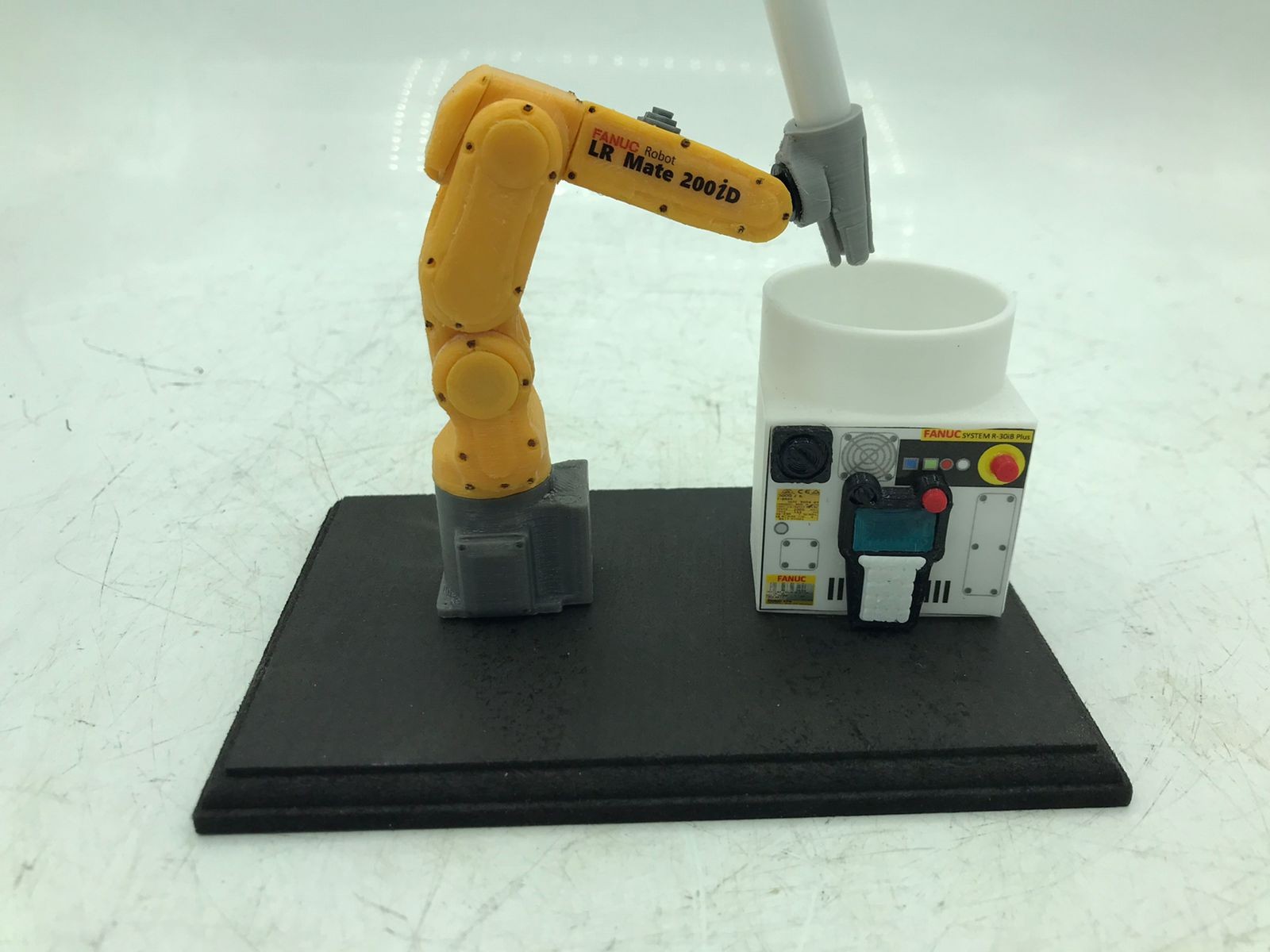 NEW FANUC LR Mate 200iD Robot 6-Axis Arm ✍️ Pen Holder R-30iB Plus Controller NI