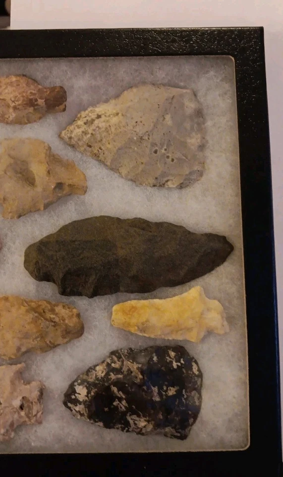 25 de mis artefactos indios favoritos. Una amplia gama de tipos de punta de flecha en pantalla C Foto 4 de 4