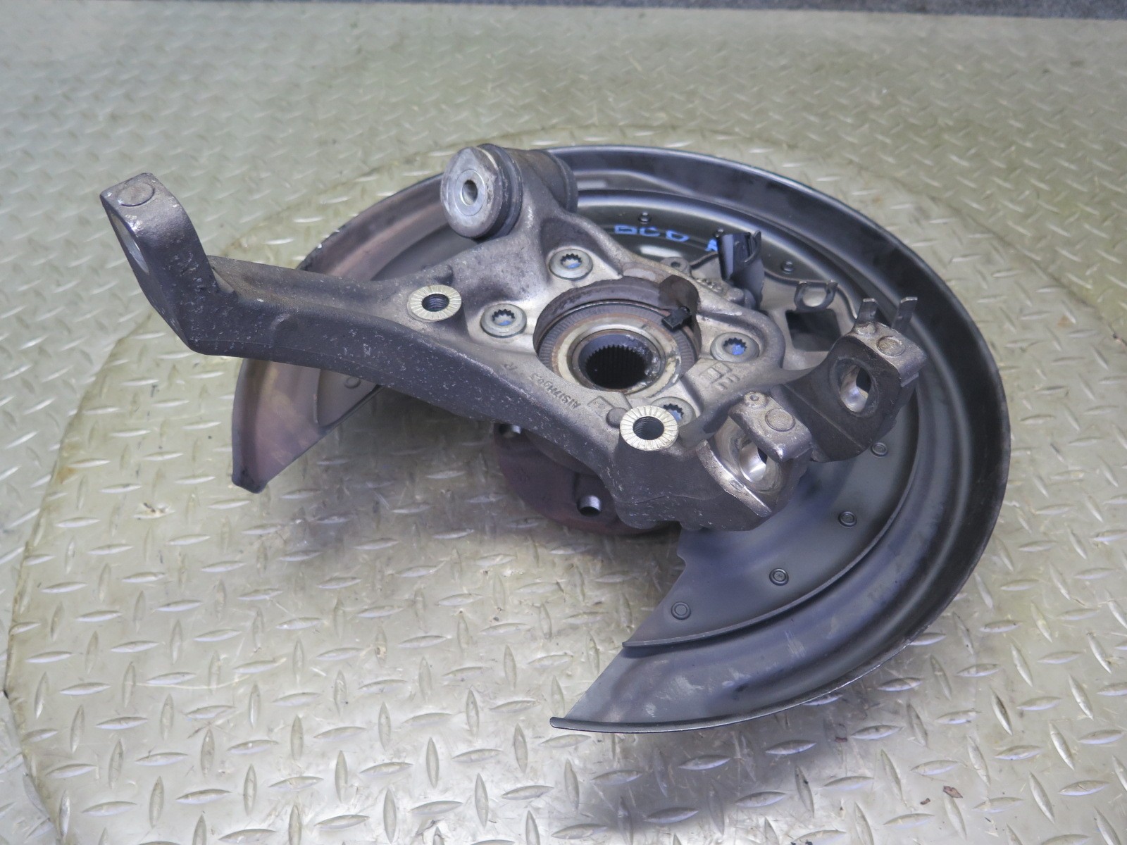 2006-2012 BENTLEY CONTINENTAL FLYING SPUR REAR RIGHT SPINDLE KNUCKLE WHEEL HUB