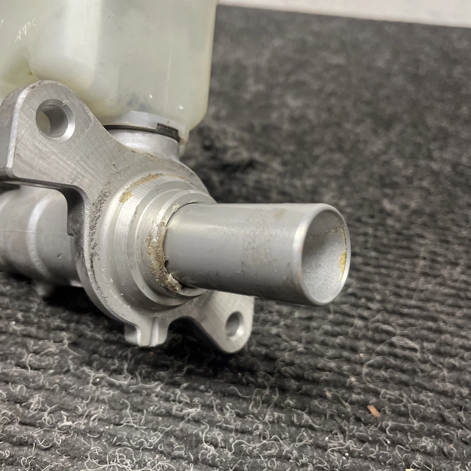 ☑️ Depósito de cilindro maestro de freno Subaru BRZ 2013-2019 OEM FRS 13-19 Foto 3 de 4