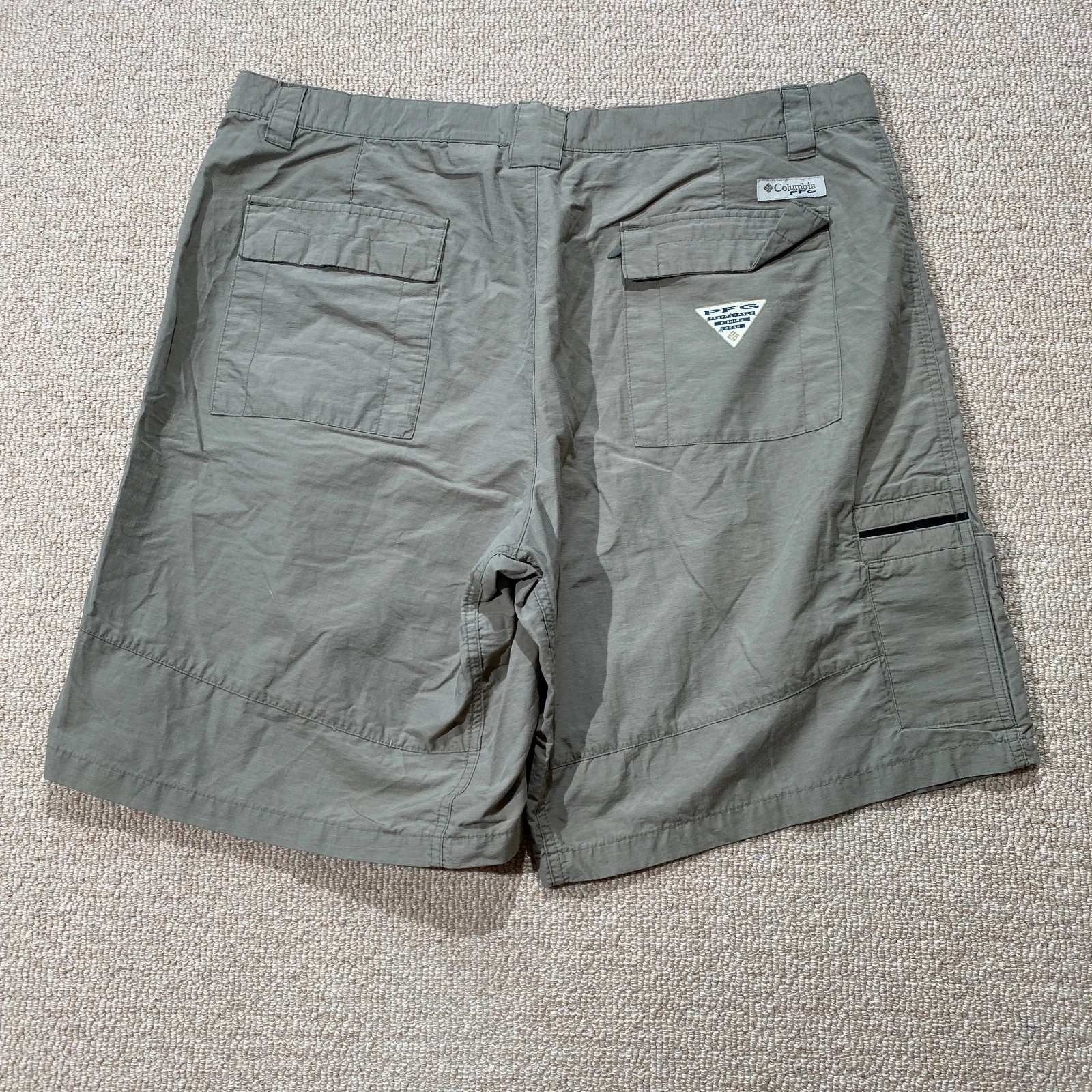Columbia PFG Shorts Mens 38x10 Large Khaki Green Fishing Performance Gear USA
Opens in a new window