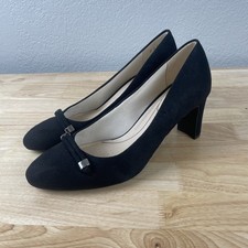 LifeStride Gianna Pump Heel Black Microsuede Front Detail US Women's 9W 80