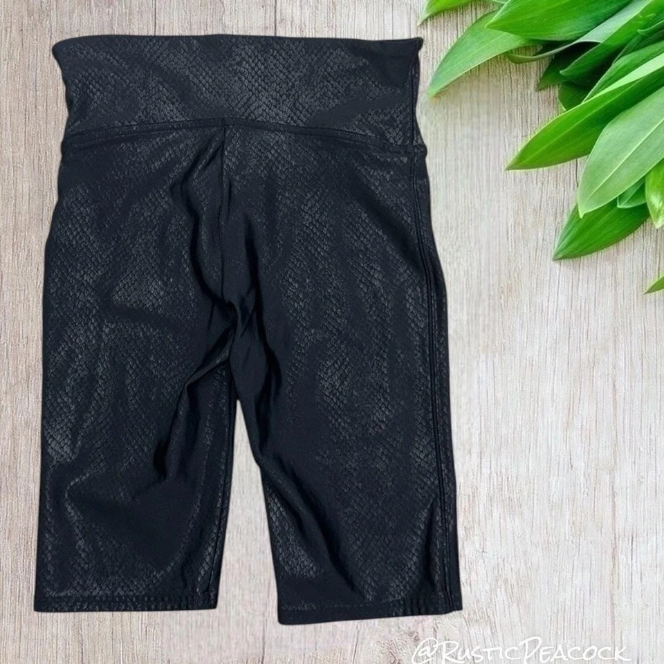 Pantalones Cortos de Bicicleta Spanx Para Mujer Pequeños Negros Patrón de Piel de Serpiente Elásticos Ejercicio Gimnasio Foto 2 de 4