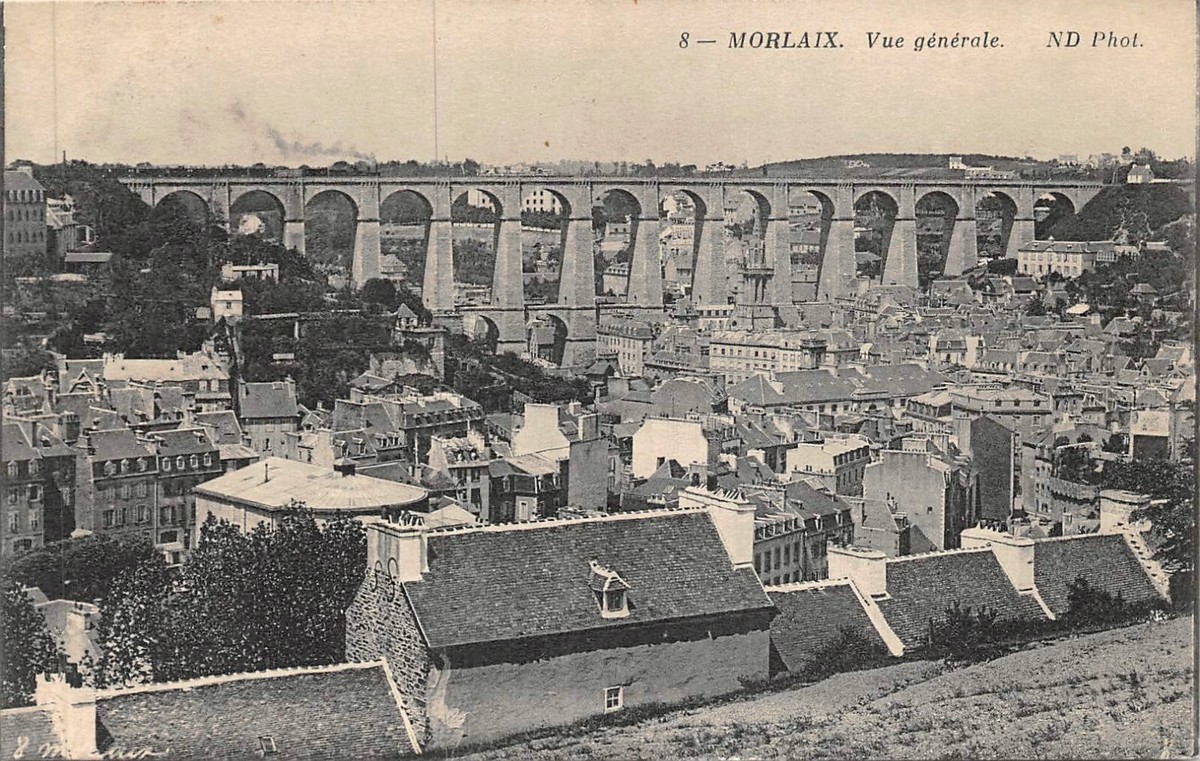 CPA MORLAIX RUE d'Aiguillon et place de Viarmes (131463) EUR 6,99